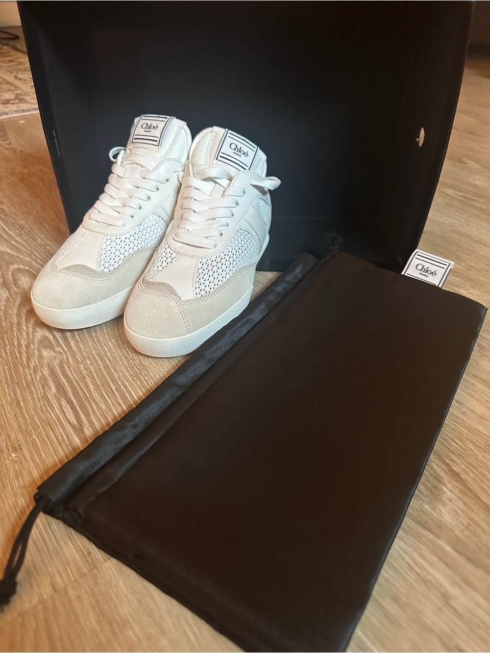 New Chloé Women's Light Beige & White Low-Top Sneakers